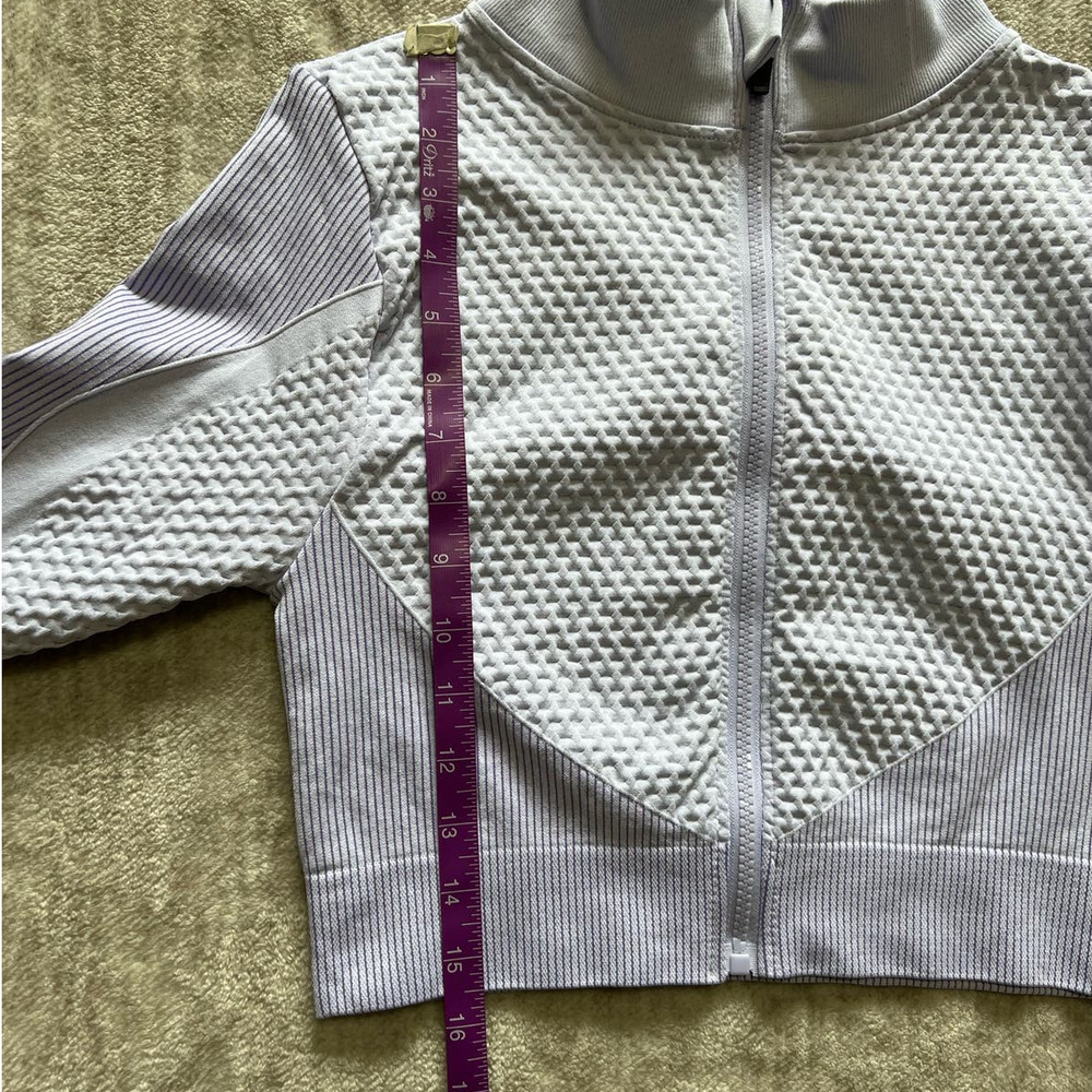 Daisy Lavender Cropped Athletic Jacket Womens L Zip Front Thumbhole Activewear - Picture 8 of 9